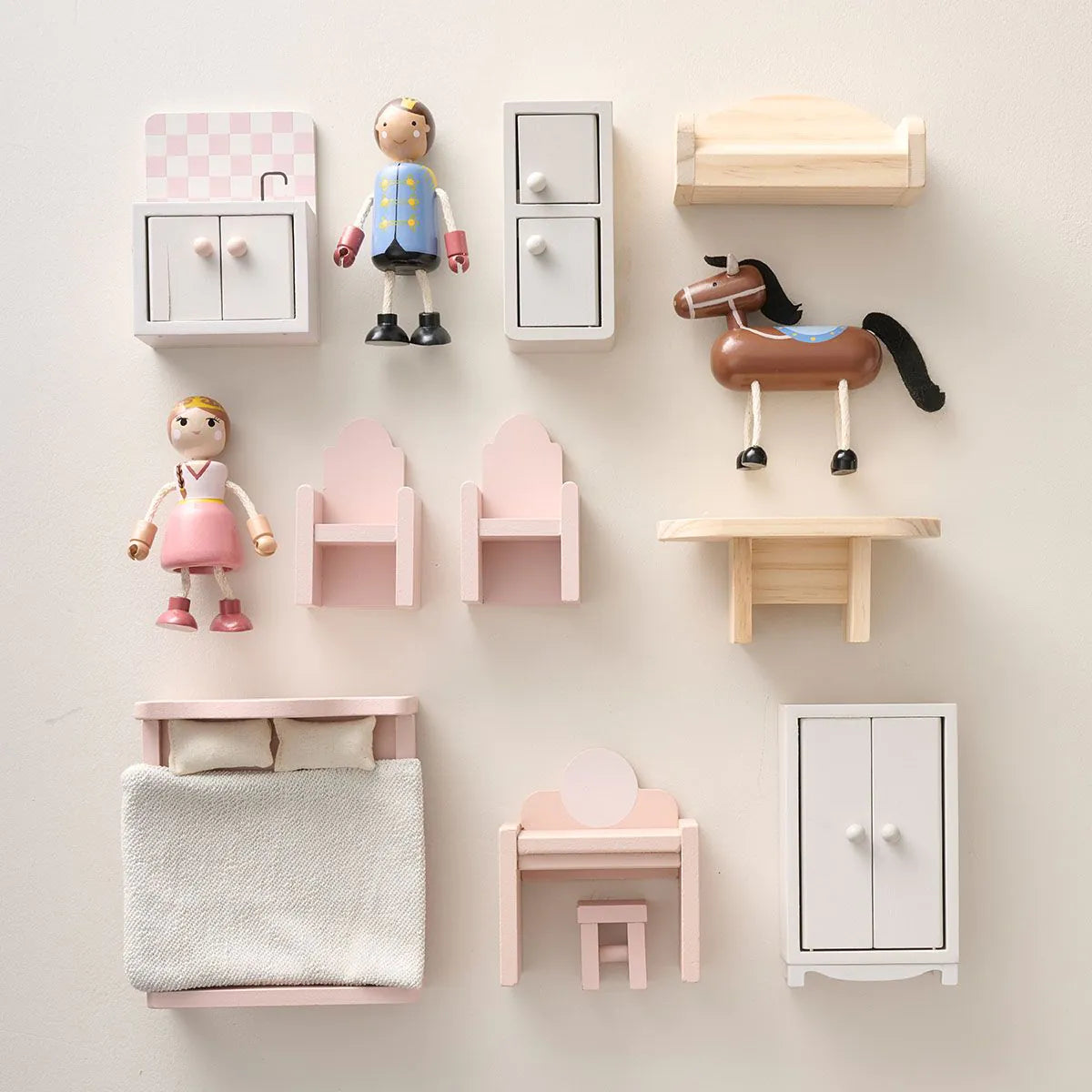 WOODEN DOLLS HOUSE CASTLE