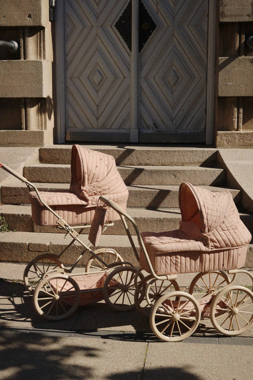 MINNIE DOLL PRAM CHERRY BLUSH