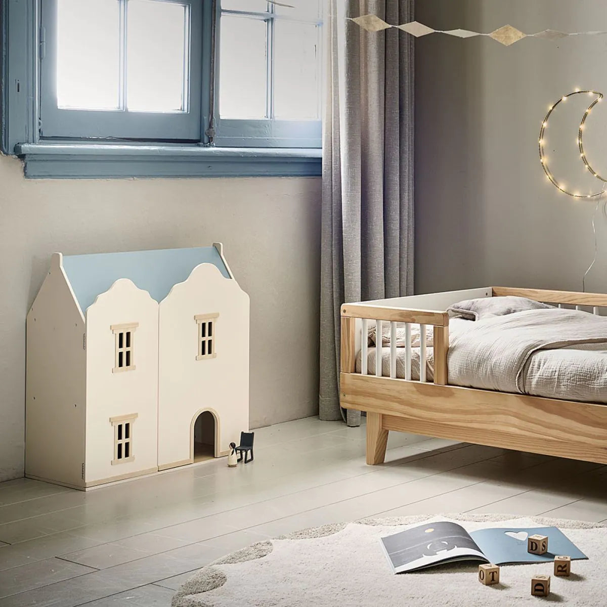 WOODEN DOLL HOUSE ANNIE