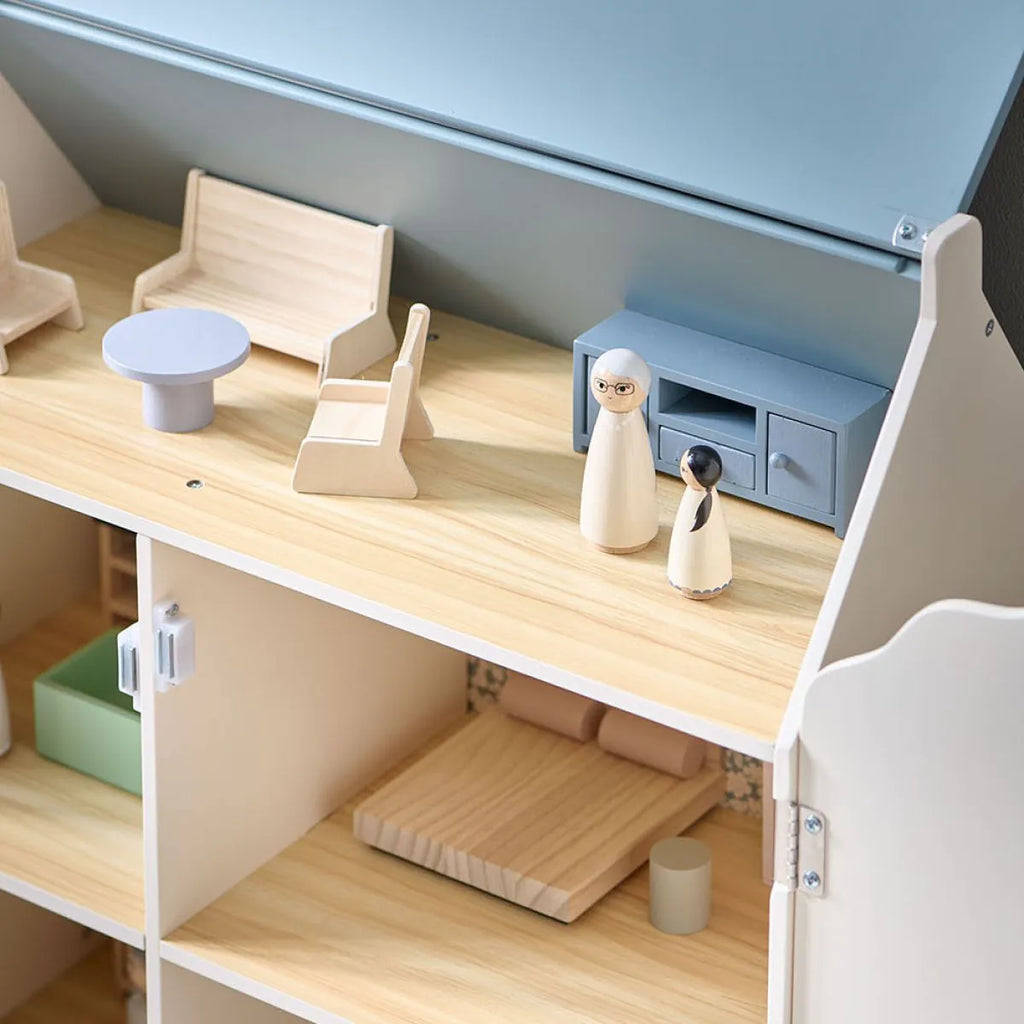 WOODEN DOLL HOUSE ANNIE